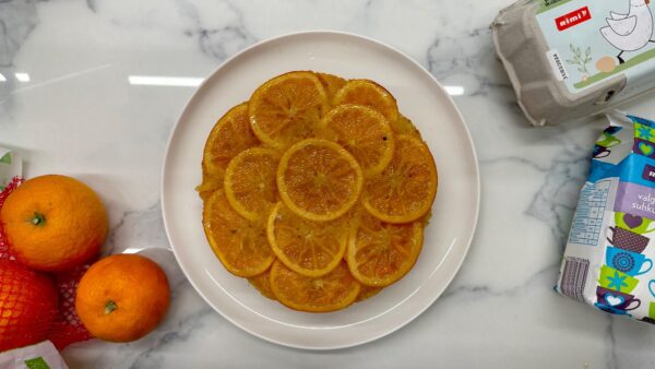 Velykoms – kultinis tinklaraštininkės Kotrynos Stankuvės apelsinų pyrago receptas