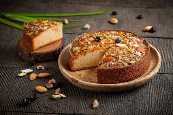 Jogailos dvaro Velykų stalo prabanga: 120 varškės sūrių ir metro aukščio „baumkuchenas“