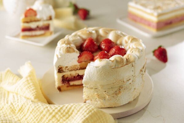 „Iki“ savo tortuose ir pyraguose jau atsisakė narvuose laikomų vištų kiaušinių, jie išnyks ir iš asortimento