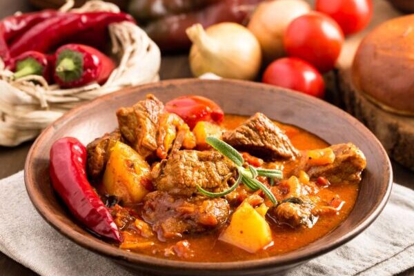 Sultinga kiaulienos mentė 3 būdais: soti, nebrangi ir skani vakarienė bus garantuota