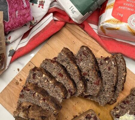 Ši kalėdinė duona nuo šventinio stalo dings pirmiausia – Kotryna Stankuvė dalijasi ypatingu receptu