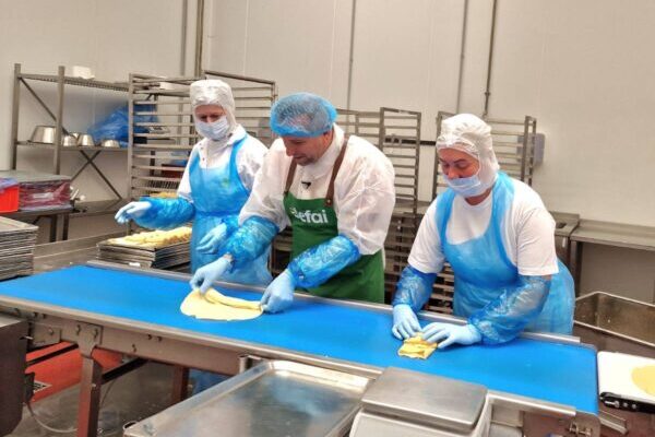 Žinomam šefui – „Iki“ iššūkis: kiek Kyjivo kotletų ir kiek litrų šaltibarščių pavyko paruošti?