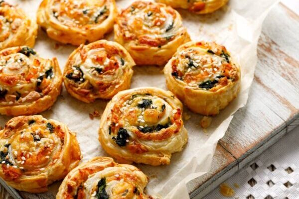 Mažai darbo – daug skonio: greiti ir pigūs užkandžiai su lašiša, kurie taps kiekvieno pasisėdėjimo tradicija