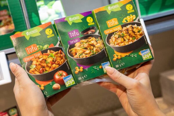 Ne tik veganams: augaliniai produktai gali tapti kasdieniu pasirinkimu
