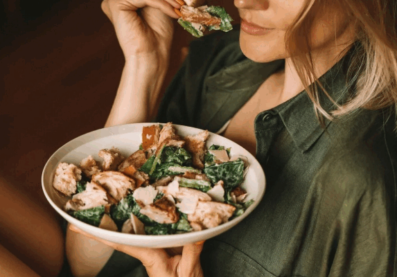 Kūčių stalas pagal tinklaraštininkę „Ant medinės lentelės“: originalus meniu 4 žmonėms, kurį paruošite taupiai ir lengvai