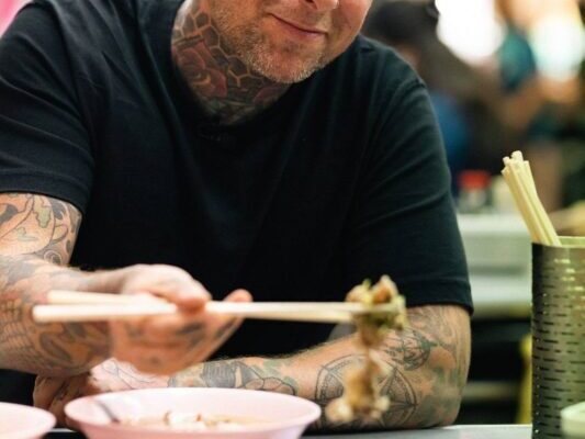 Kalėdų stalas – nebrangus, bet kaip iš restorano: žymaus šefo receptai tobulai glazūruotai ančiai ir tailandietiškai sprandinei