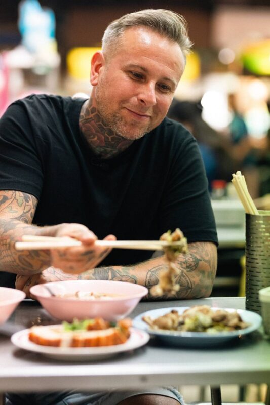 Kalėdų stalas – nebrangus, bet kaip iš restorano: žymaus šefo receptai tobulai glazūruotai ančiai ir tailandietiškai sprandinei