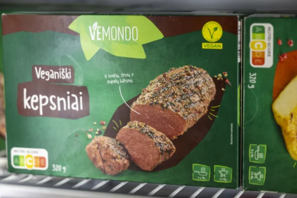 Nuo tofu iki augalinių dešrelių: kaip gaminami augaliniai produktai?